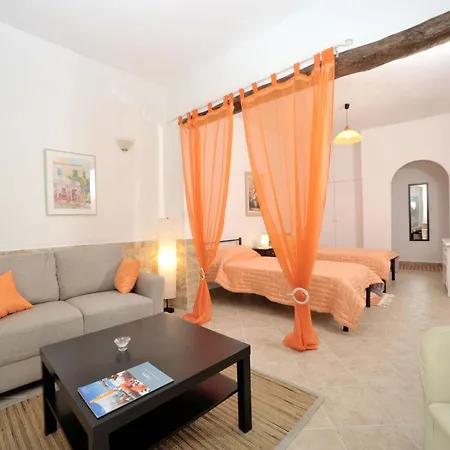 Vakantiehuis Nikatsas No 4 *